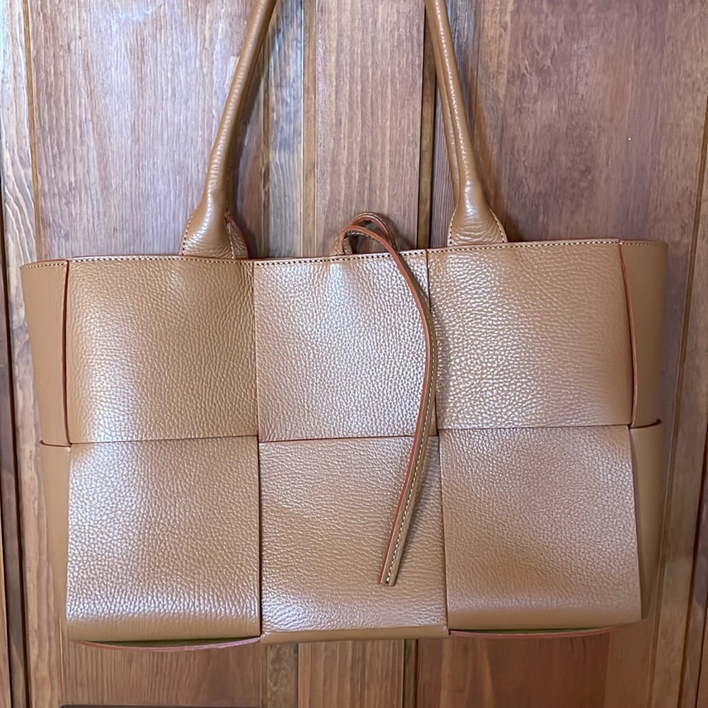 Leather tote bag